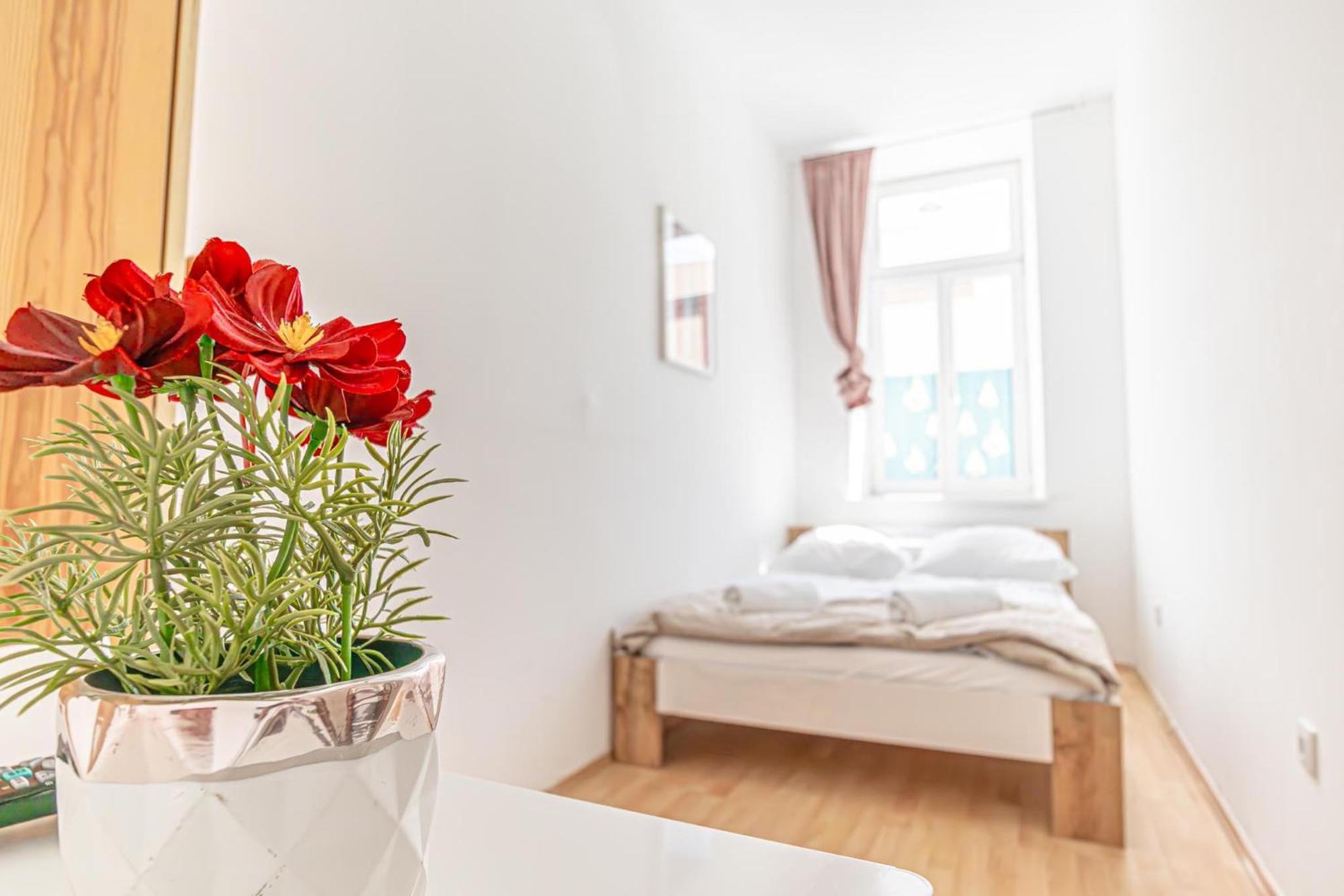 Loevly Shared 6Br With Garden Near Danube & Millenium City Wien Eksteriør bilde